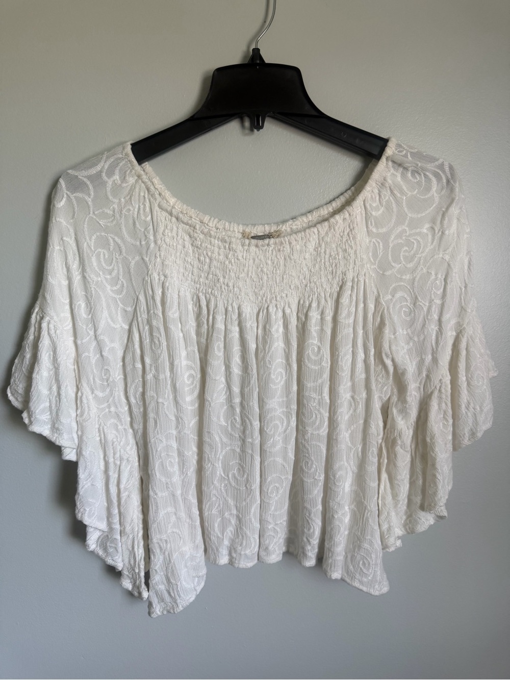 gimmicks by BKE Cream Embroidered Boho Peasant Cropped Blouse Bell Sleeve size S